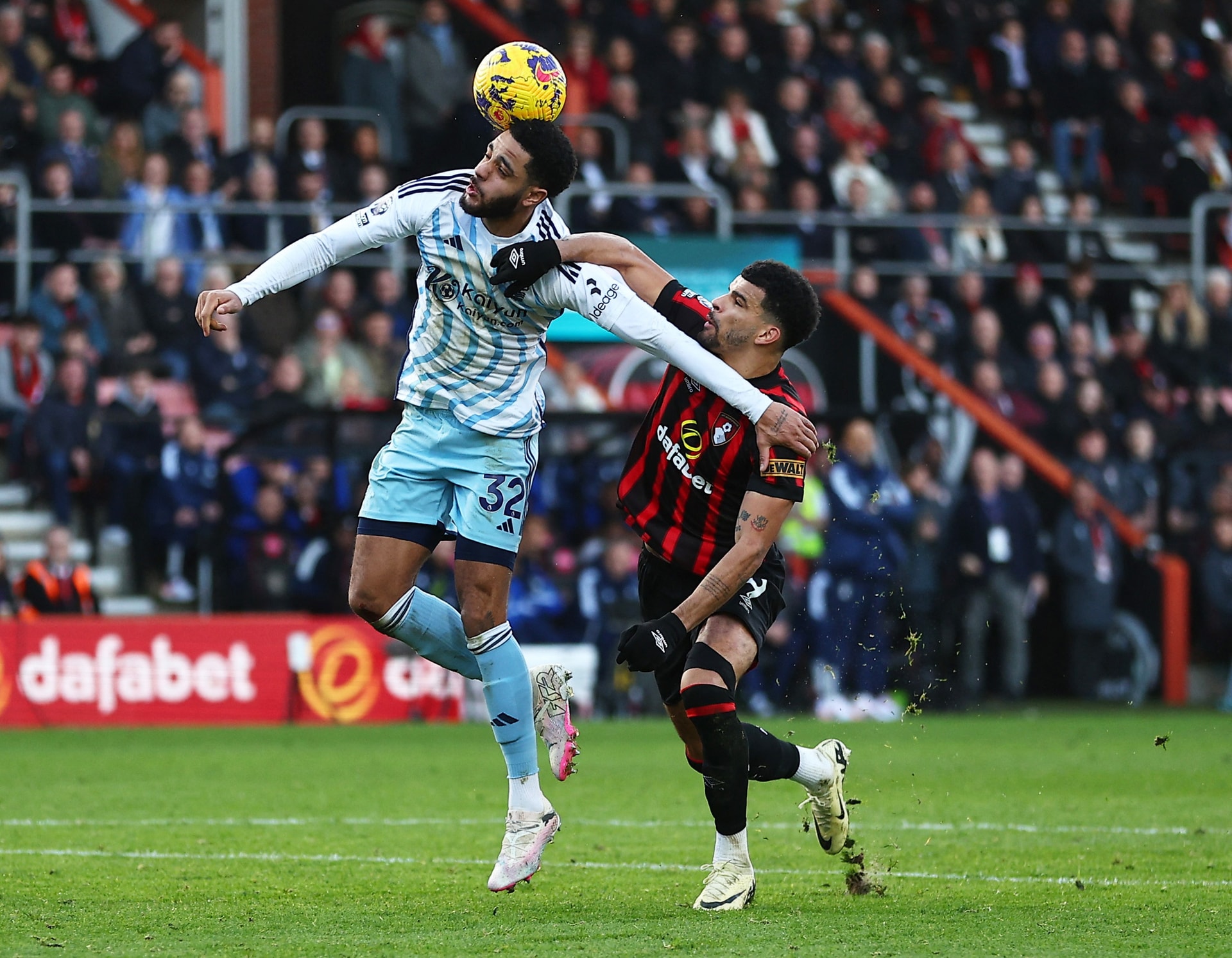 Hudson-Odoi stunner earns Forest draw at 10-man Bournemouth | Reuters