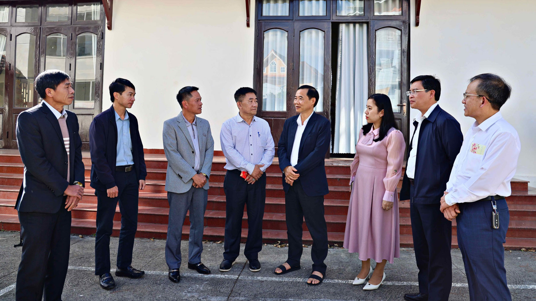 Đồng chí Quyền Bí thư Tỉnh uỷ Nguyễn Thái Học thăm hỏi cán bộ, biên tập viên, phóng viên, nhân viên Báo Lâm Đồng 