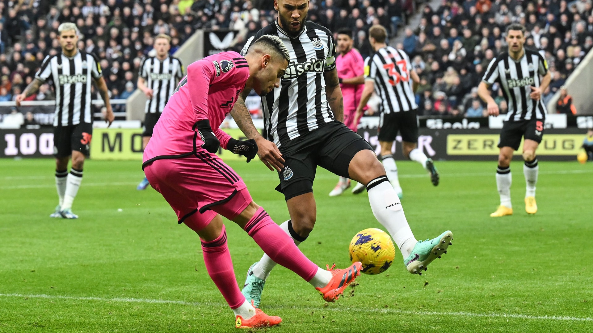 Fulham FC v Newcastle United - Premier League Calvin Bassey of🎁 Explore o fascinante universo do 88 Cassino