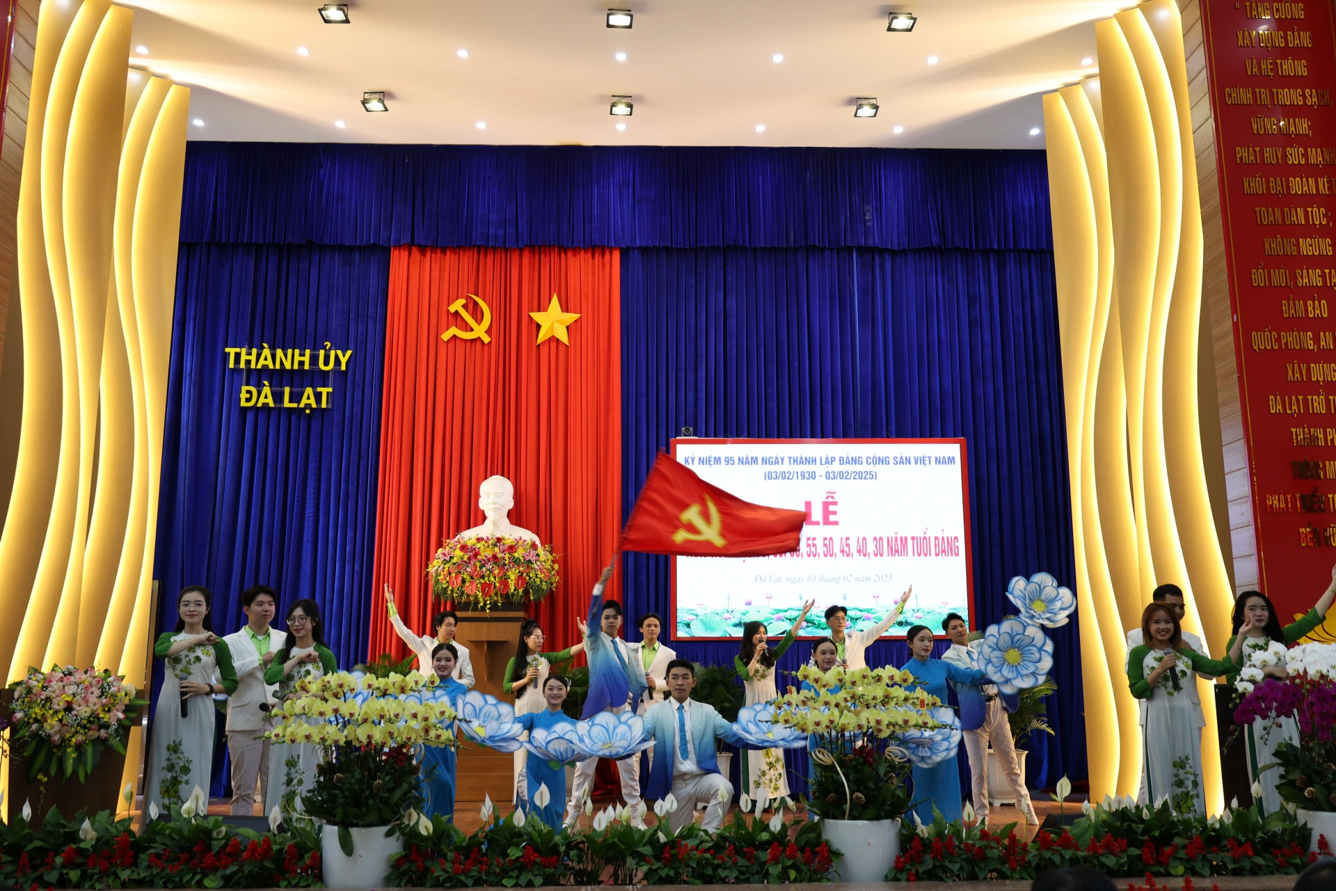 Các tiết mục văn nghệ chào mừng lễ kỷ niệm