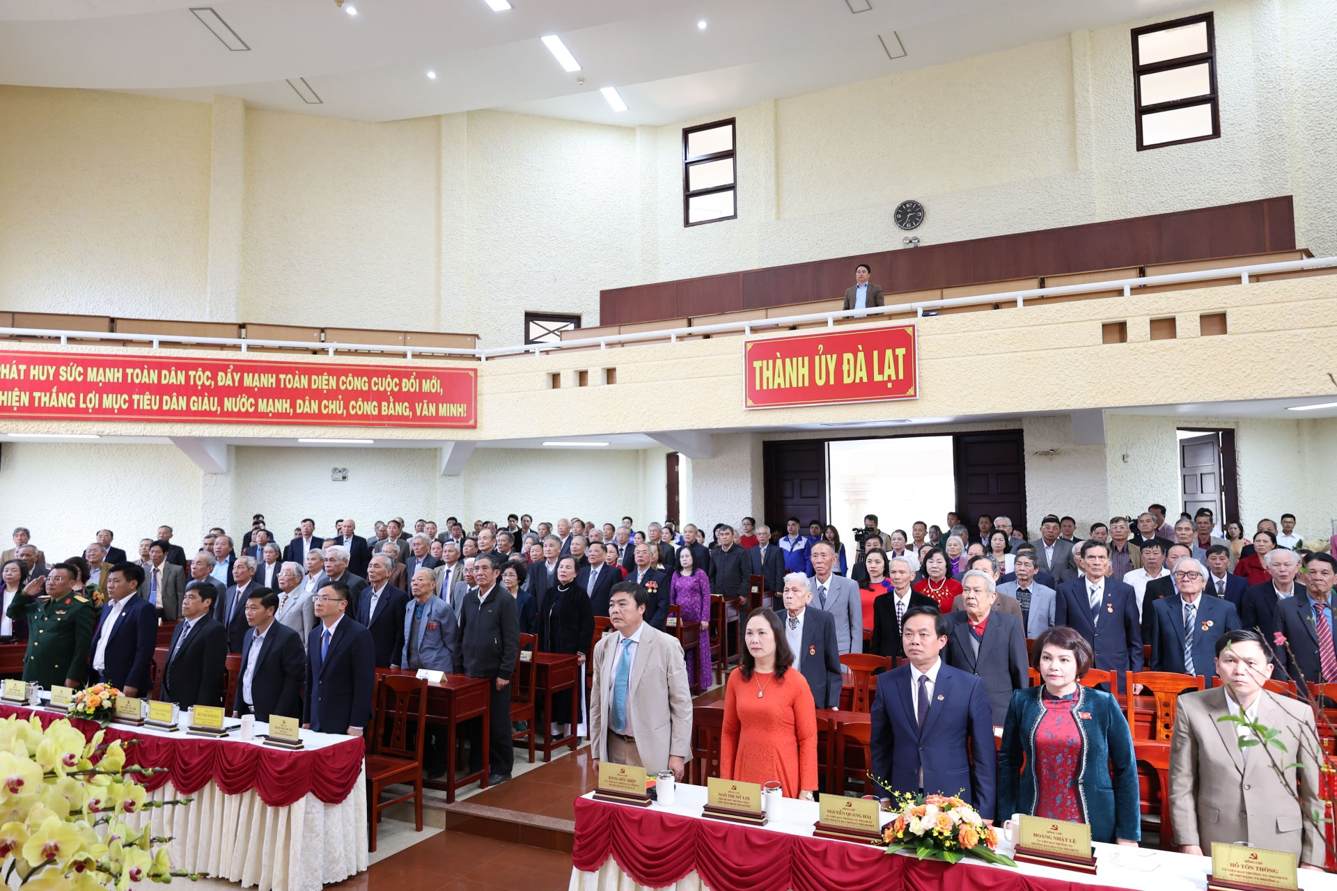 Các đồng chí lãnh đạo TP Đà Lạt và các đại biểu tham dự buổi lễ