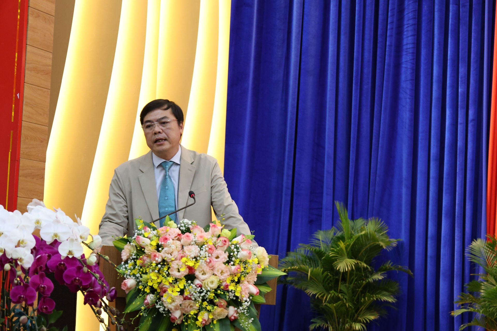 đồng chí: Đặng Đức Hiệp - Ủy viên Ban Thường vụ Tỉnh ủy, Bí thư Thành ủy Đà Lạt; 