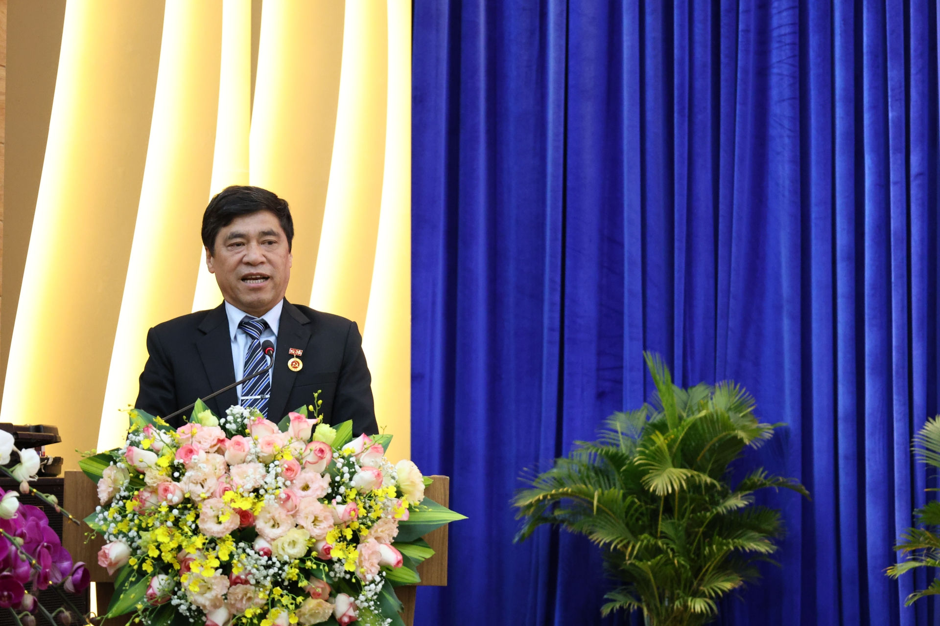 đồng chí Nguyễn Văn Tới - Trưởng Ban Tuyên giáo và Dân vận Thành ủy phát biểu nhận nhiệm vụ