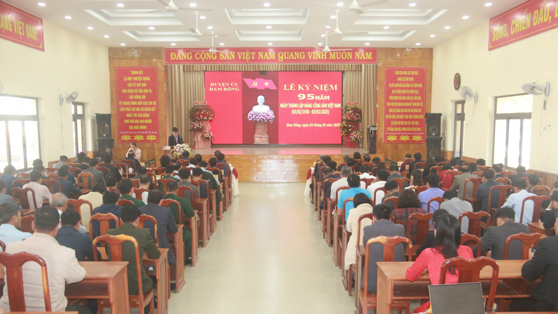 Quang cảnh lễ kỷ niệm