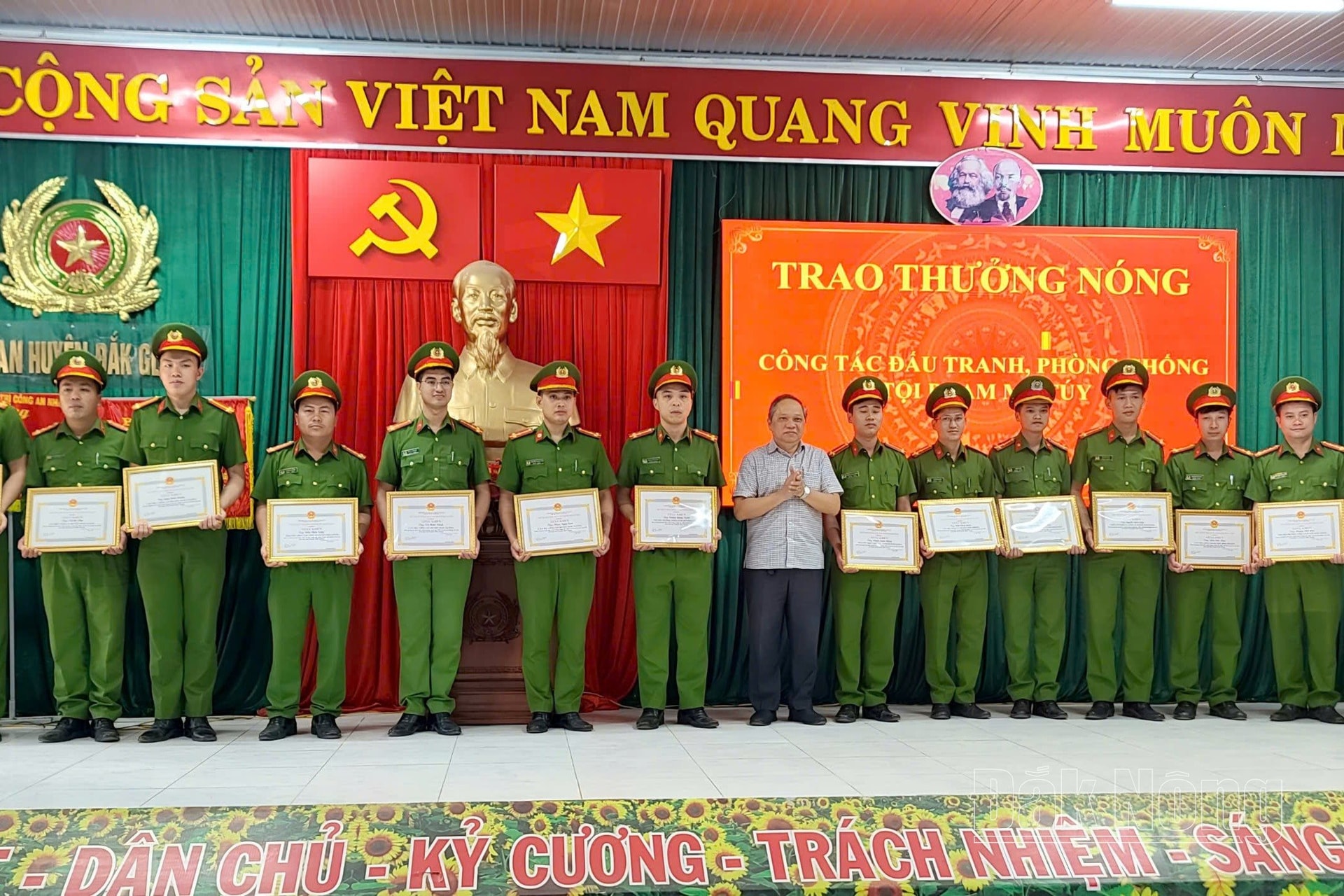 Thưởng nóng 1