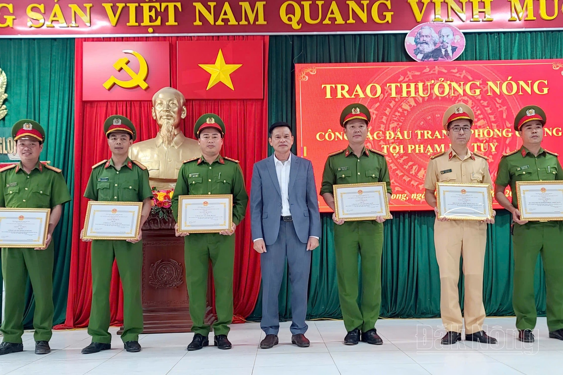 Thưởng nóng