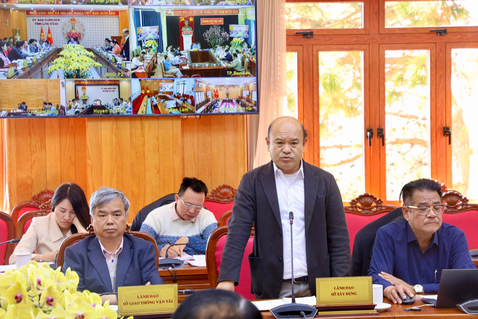 Quyền Giám đốc Sở Xây dựng Bùi Quang Sơn, đề xuất các giải pháp về quy hoạch và xây dựng cho các địa phương, phục vụ công tác thu hút đầu tư và tháo gỡ vướng mắc cho các dự án, nhất là các dự án du lịch canh nông về sử dụng đất đa mục đích