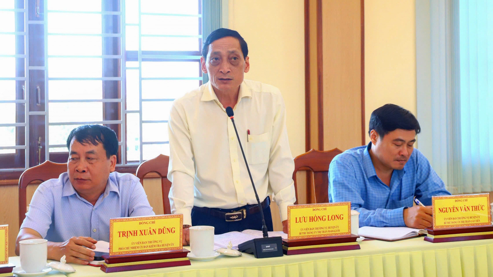 Các đồng chí trong Ban Thường vụ Huyện uỷ Đạ Huoai phát biểu