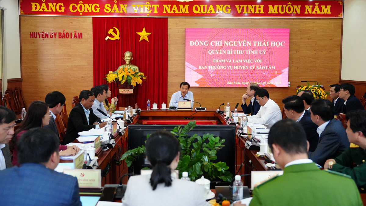 Quang cảnh buổi thăm và làm việc của Quyền Bí thư Tỉnh ủy Nguyễn Thái Học với Ban Thường vụ Huyện ủy Bảo Lâm