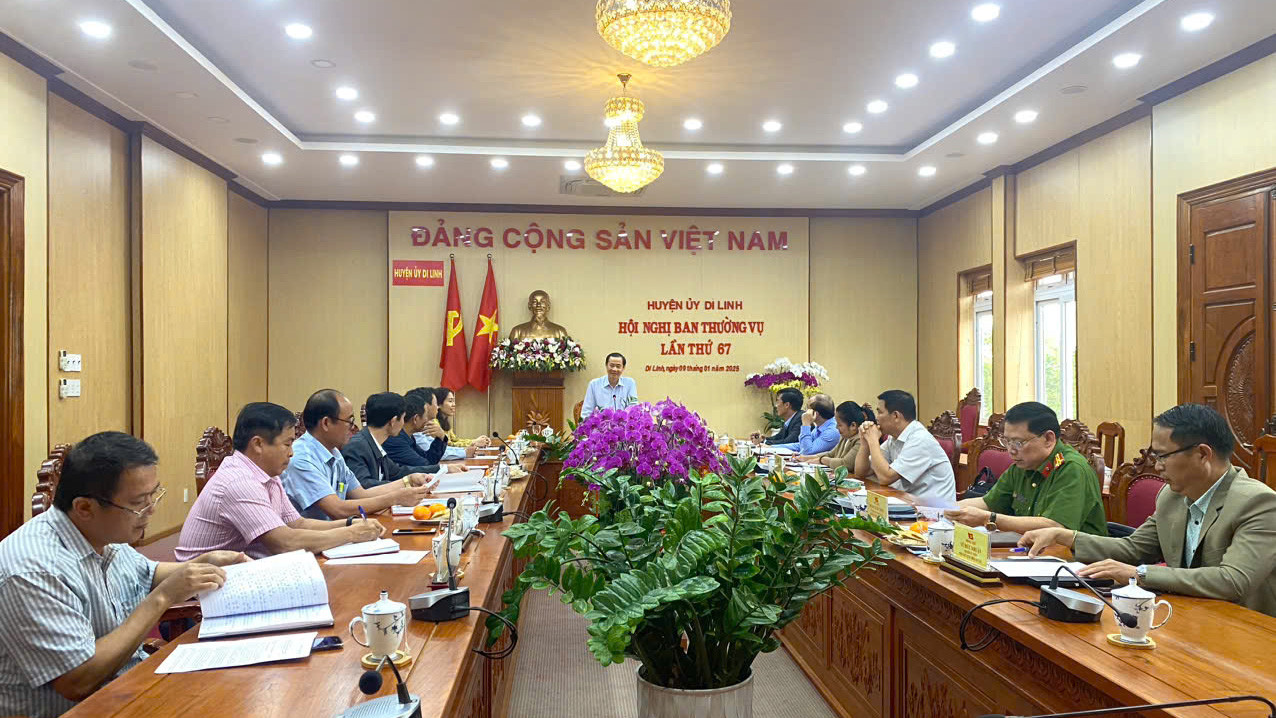Quang cảnh buổi thăm và làm việc của Quyền Bí thư Tỉnh ủy Nguyễn Thái Học với Ban Thường vụ Huyện ủy Di Linh