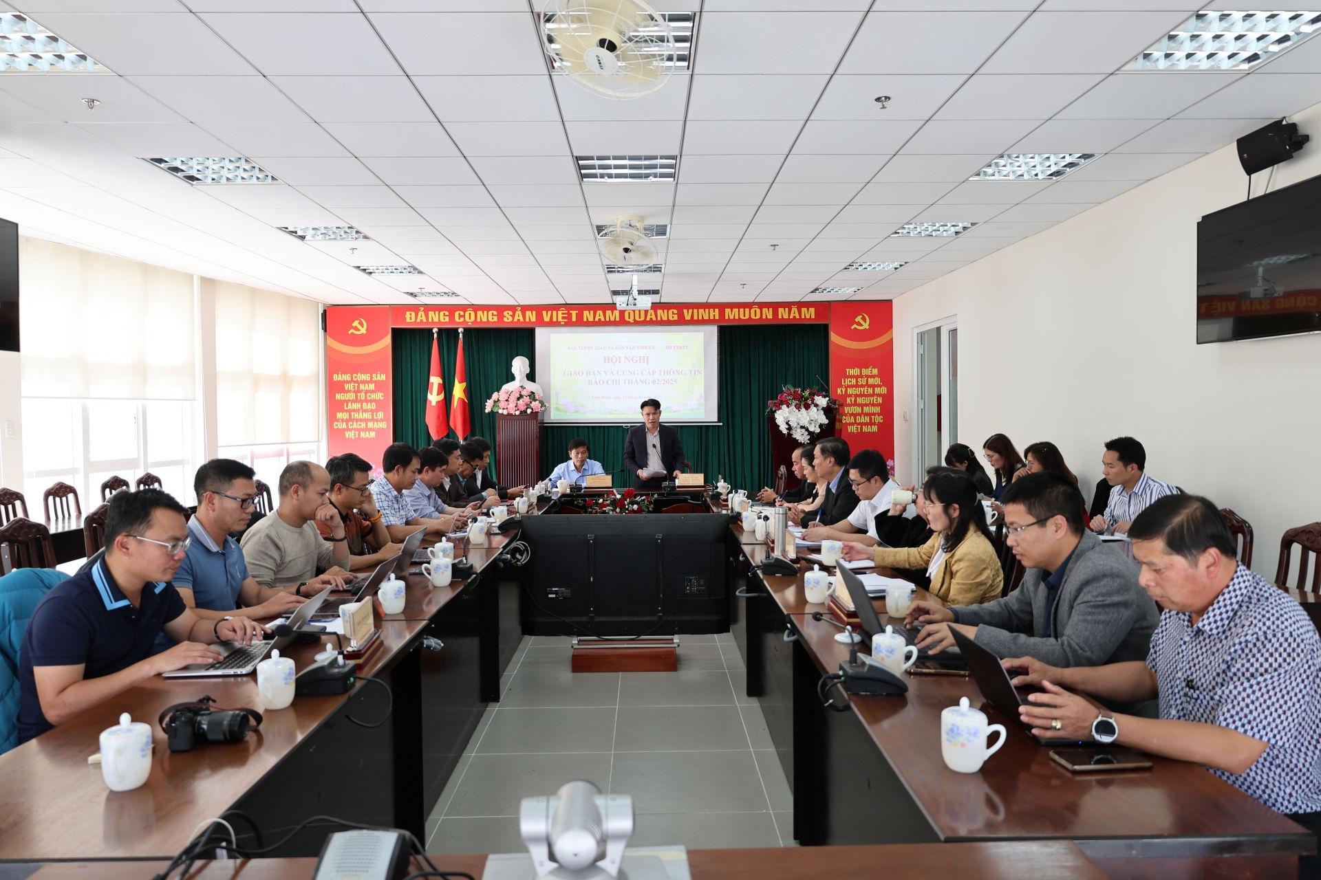 Các đại biểu tham dự hội nghị