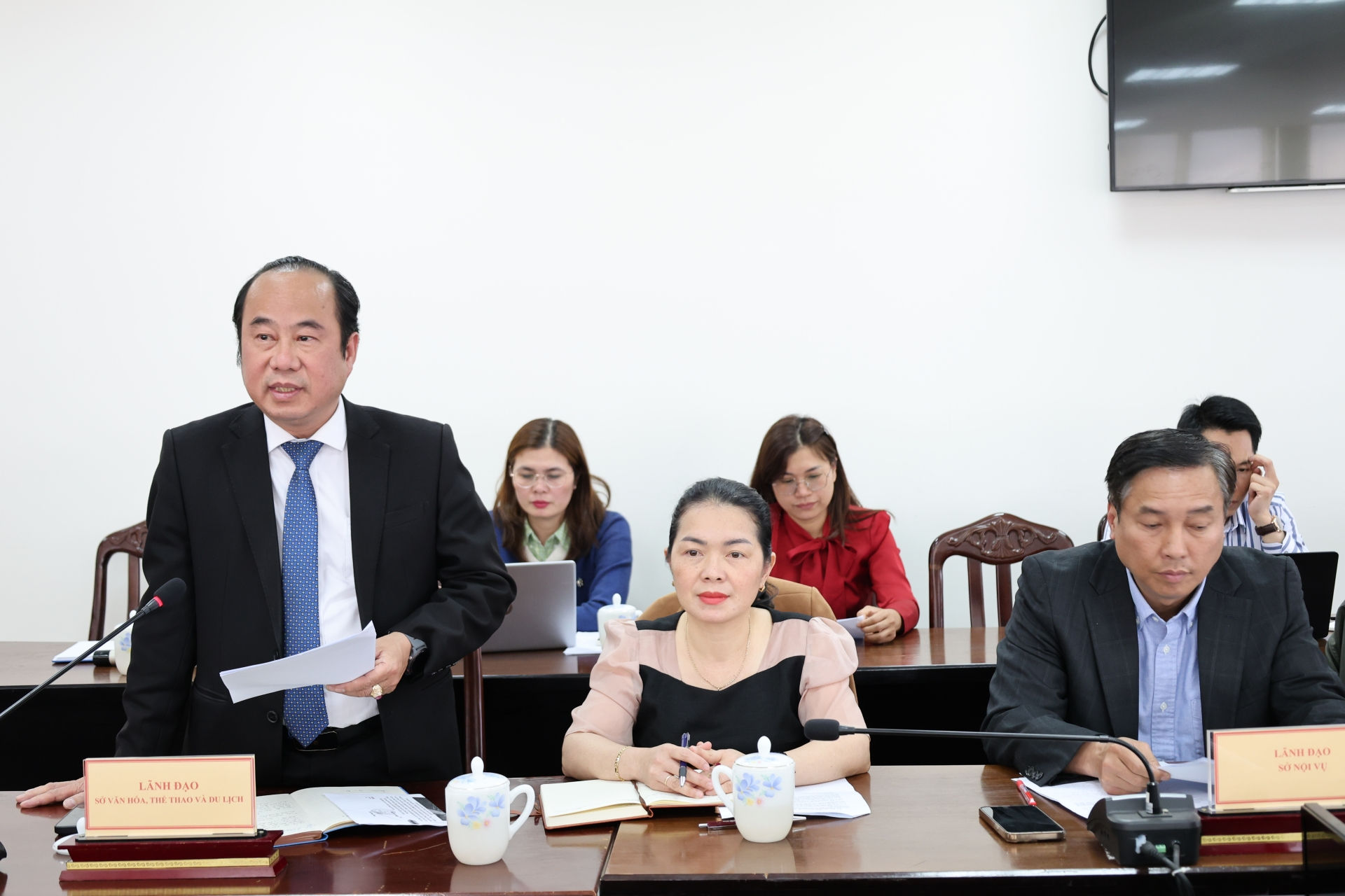 Đại diện lãnh đạo Sở Văn hóa, Thể thao và Du lịch thông tin về các hoạt động trong Tết Nguyên đán Ất Tỵ, công tác tổ chức các hoạt động “Mừng Đảng - Mừng Xuân” 