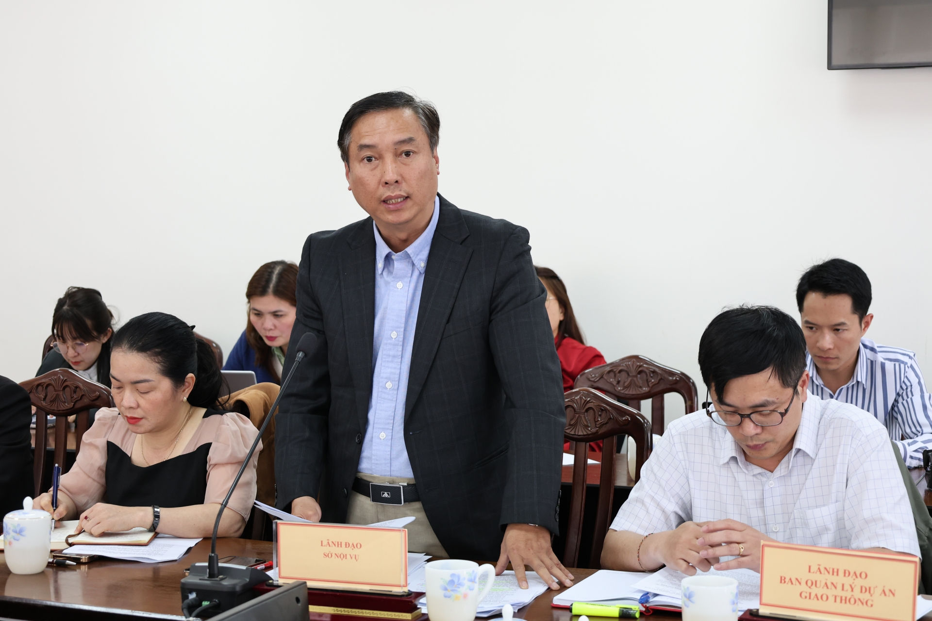 Đại diện lãnh đạo Sở Nội vụ thông tin về công tác tổng kết thực hiện Nghị quyết số 18-NQ/TW 