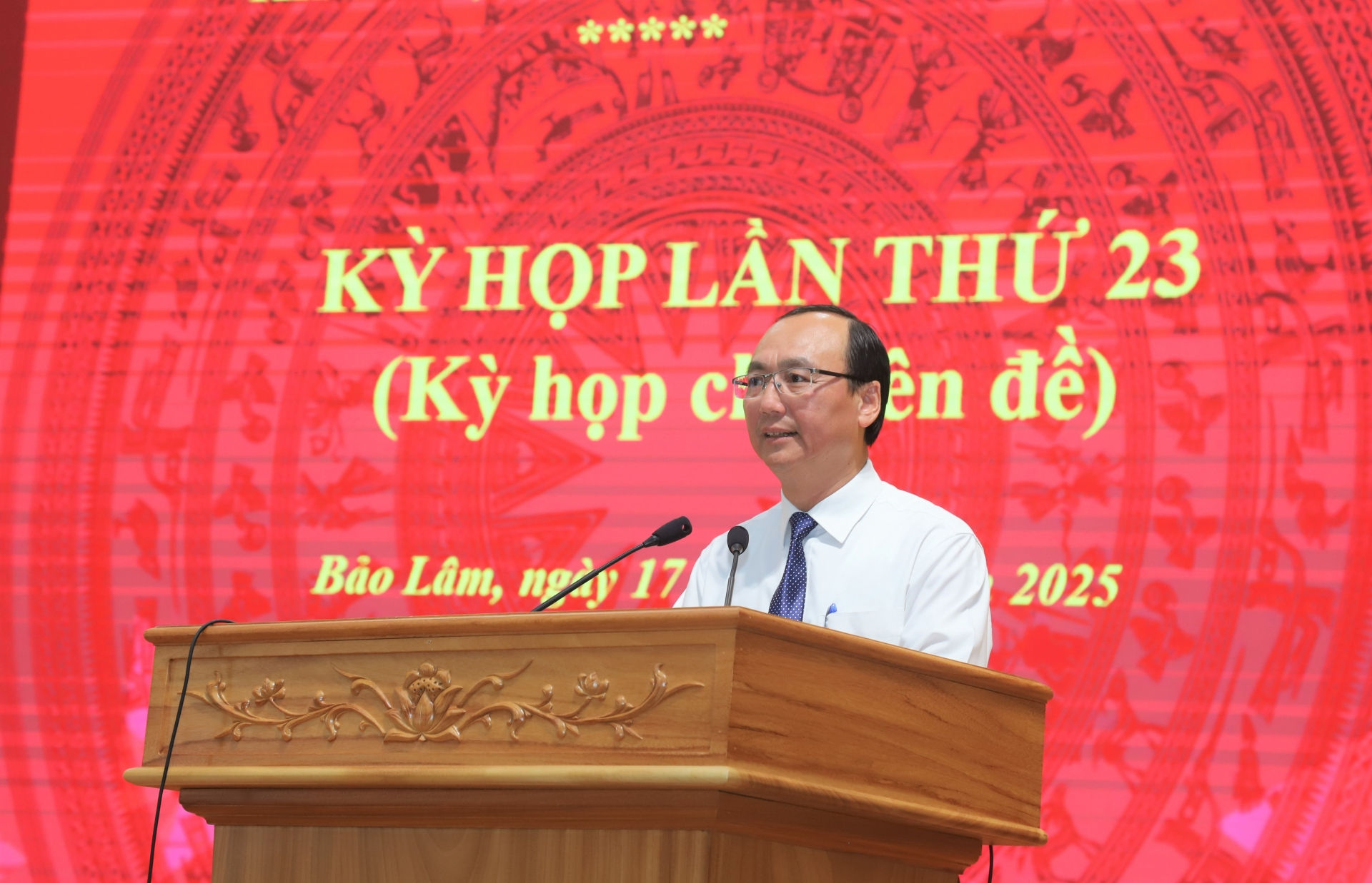 Đồng chí Bùi Xuân Quý - Tân Phó Chủ tịch HĐND huyện Bảo Lâm khóa VI phát biểu nhận nhiệm vụ tại Kỳ họp