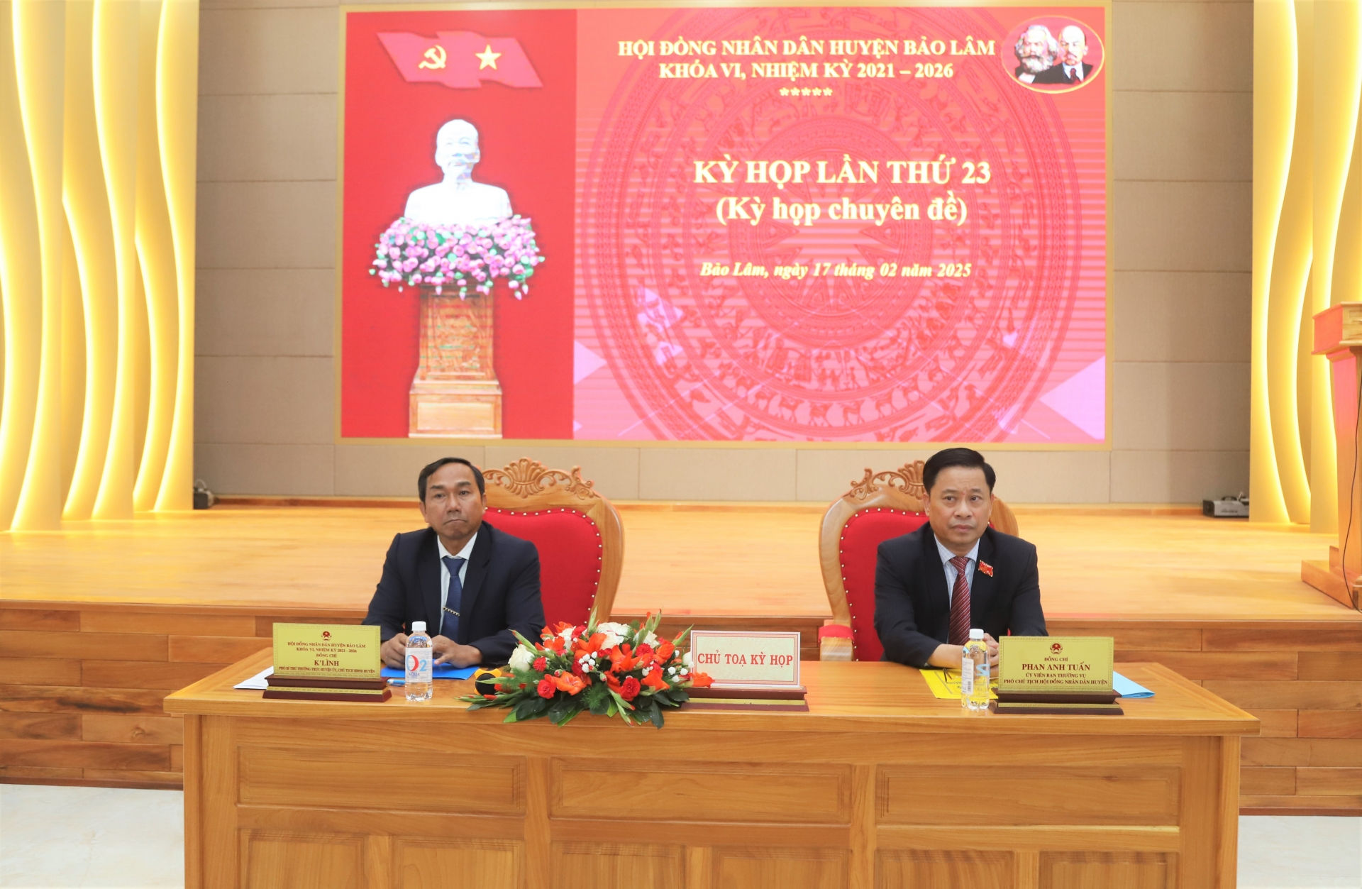 Chủ tọa điều hành Kỳ họp
