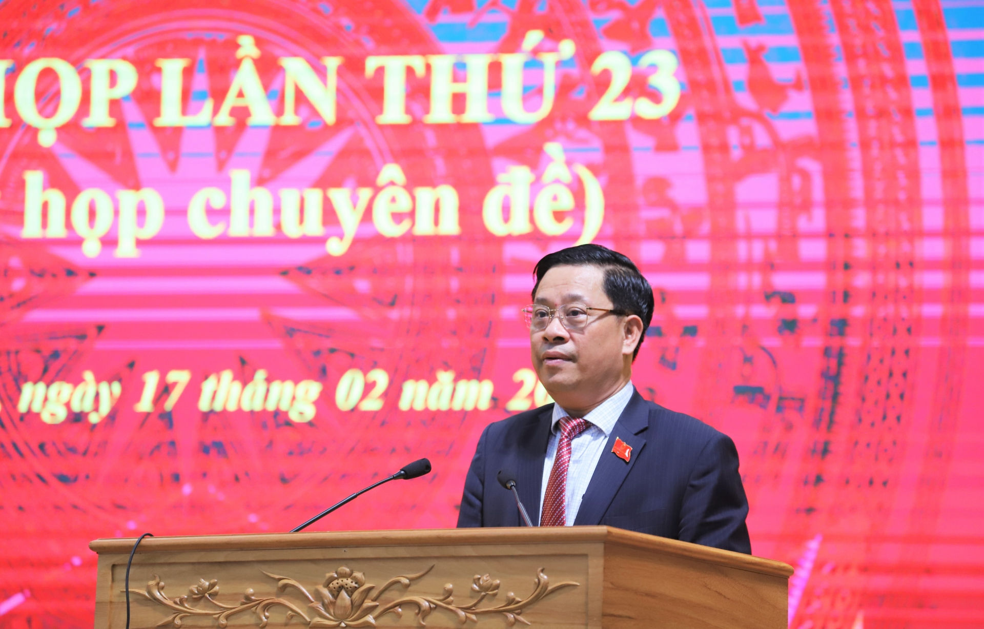 Đồng chí Phan Anh Tuấn - Tân Phó Chủ tịch UBND huyện Bảo Lâm phát biểu nhận nhiệm vụ tại Kỳ họp