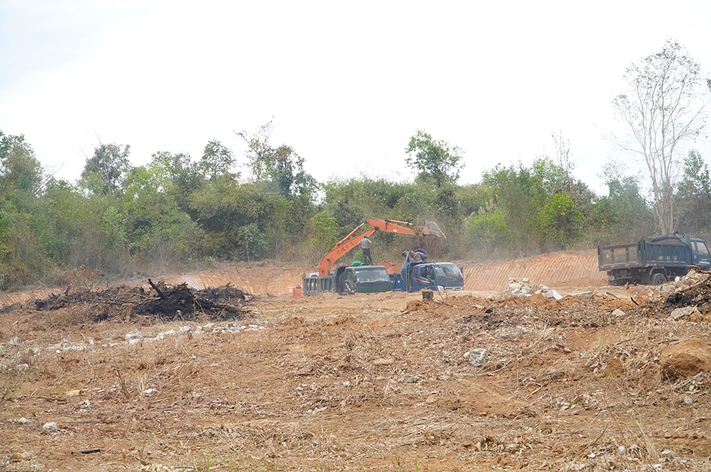 Vận chuyển đất dự án tôn tạo di tích quốc gia ra bên ngoài- Ảnh 1.