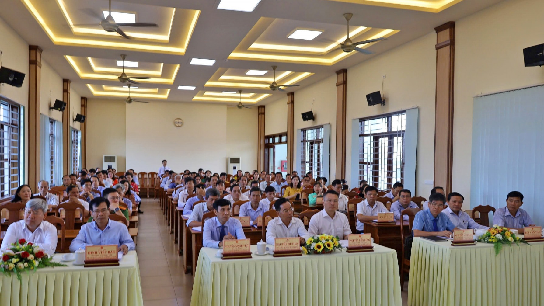 Các đại biểu tham dự kỳ họp