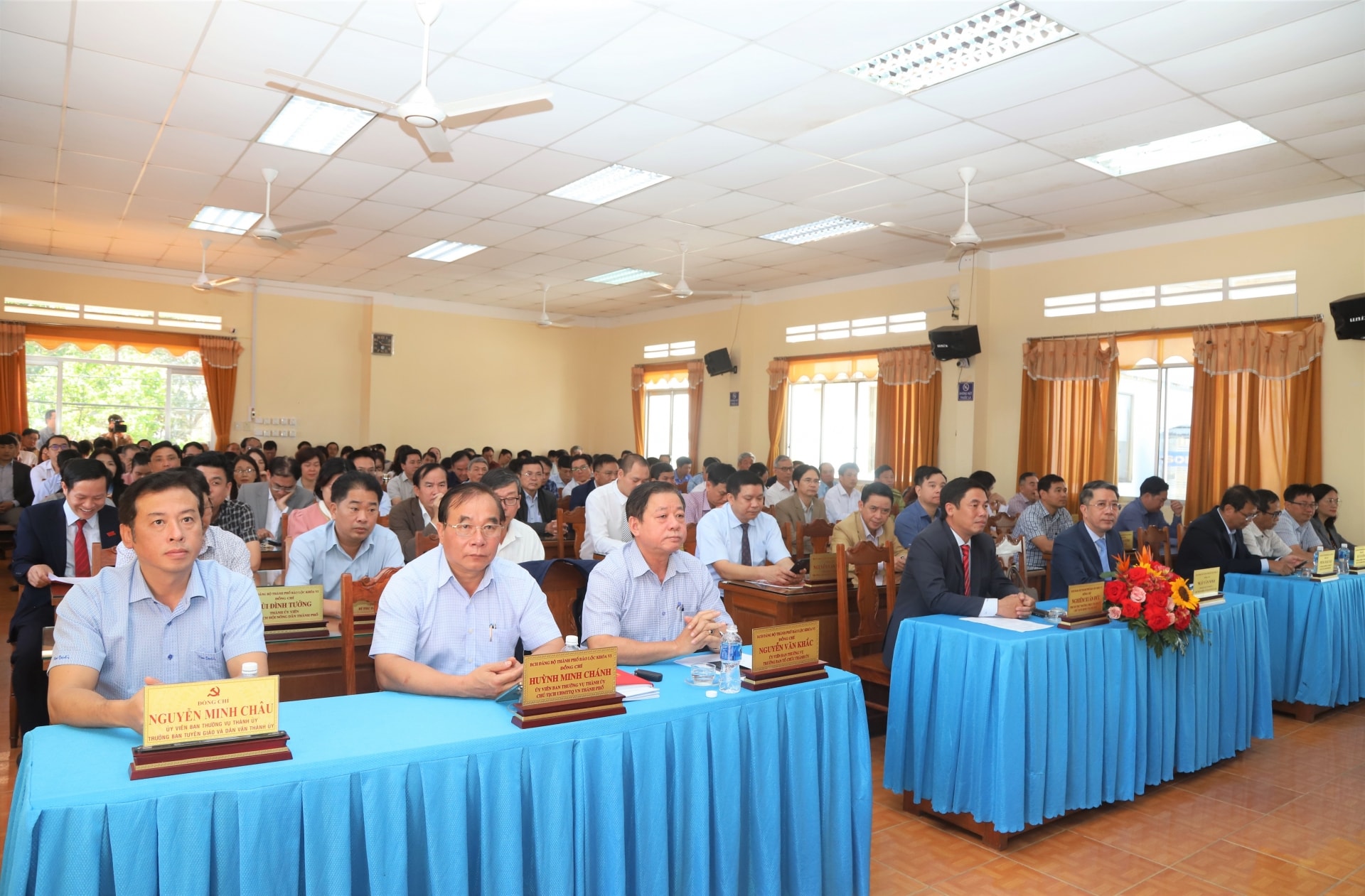 Quang cảnh Hội nghị công bố các quyết định