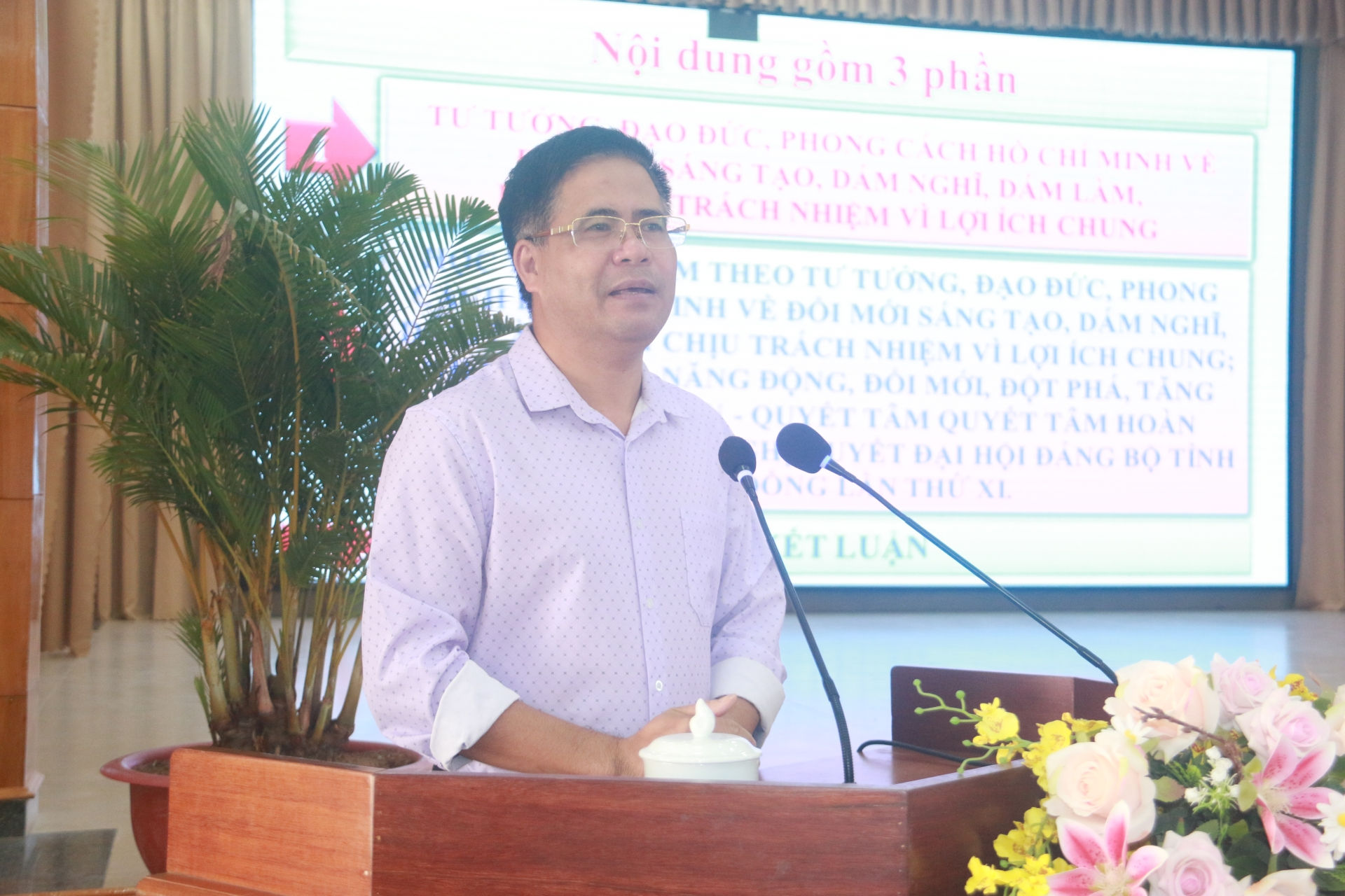 Đồng chí Trần Phú Vinh – Trưởng Ban Tuyên giáo, Dân vận Huyện ủy quán triệt nội dung học tập và làm theo tư tưởng, đạo đức, phong cách Hồ Chí Minh 