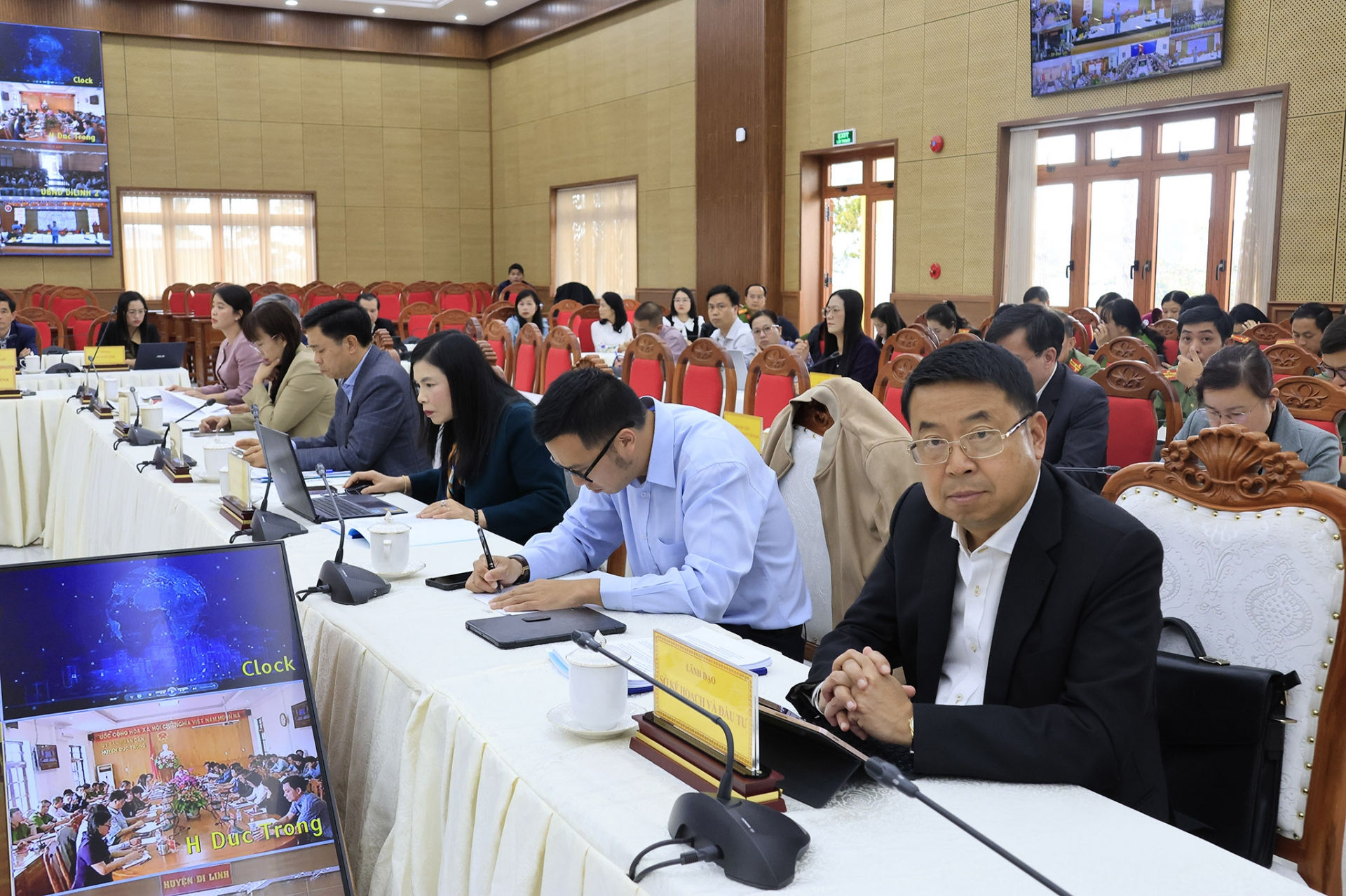 Lãnh đạo các sởm ngành tham dự hội nghị