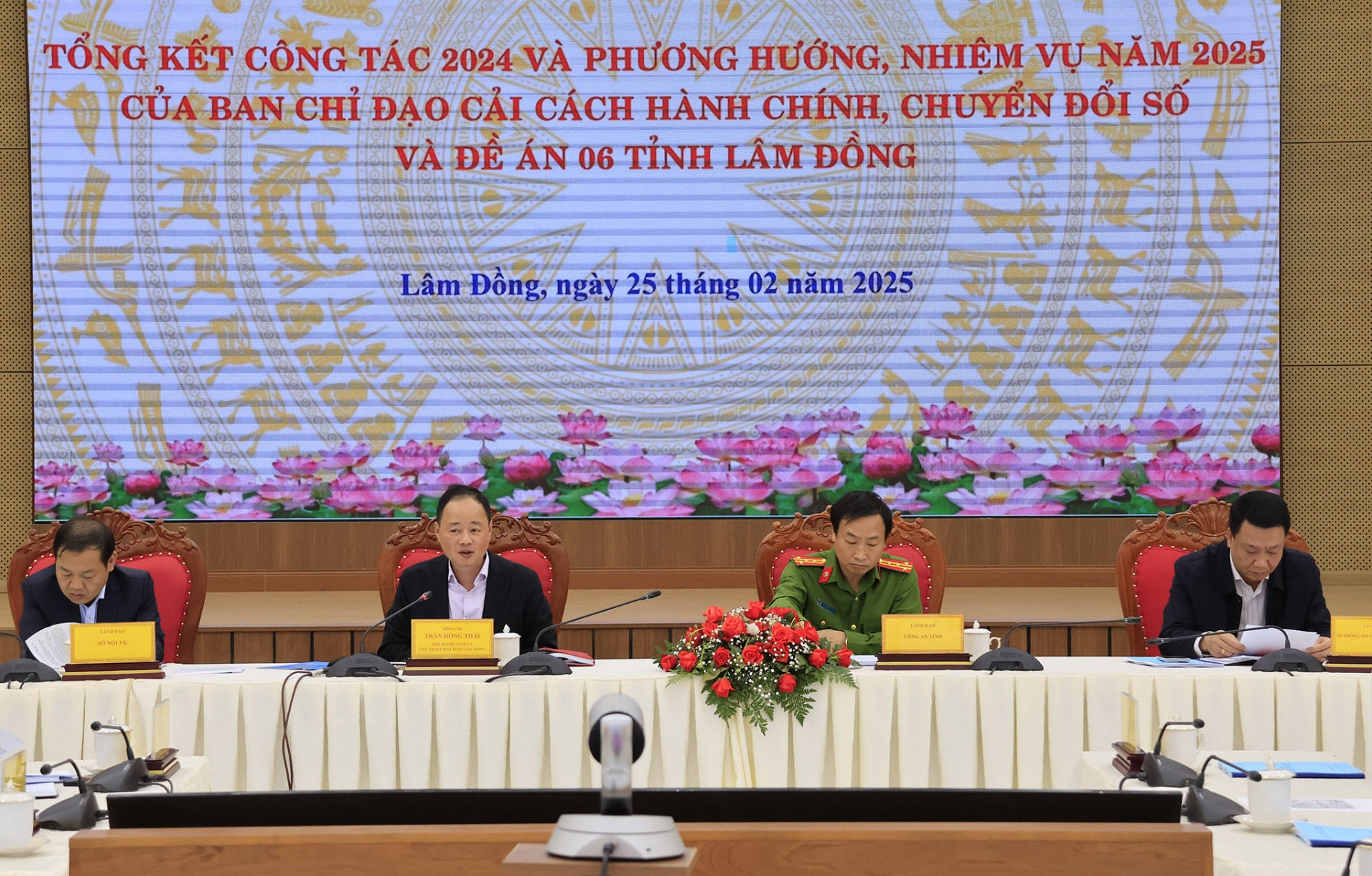 Các đồng chí chủ trì hội nghị