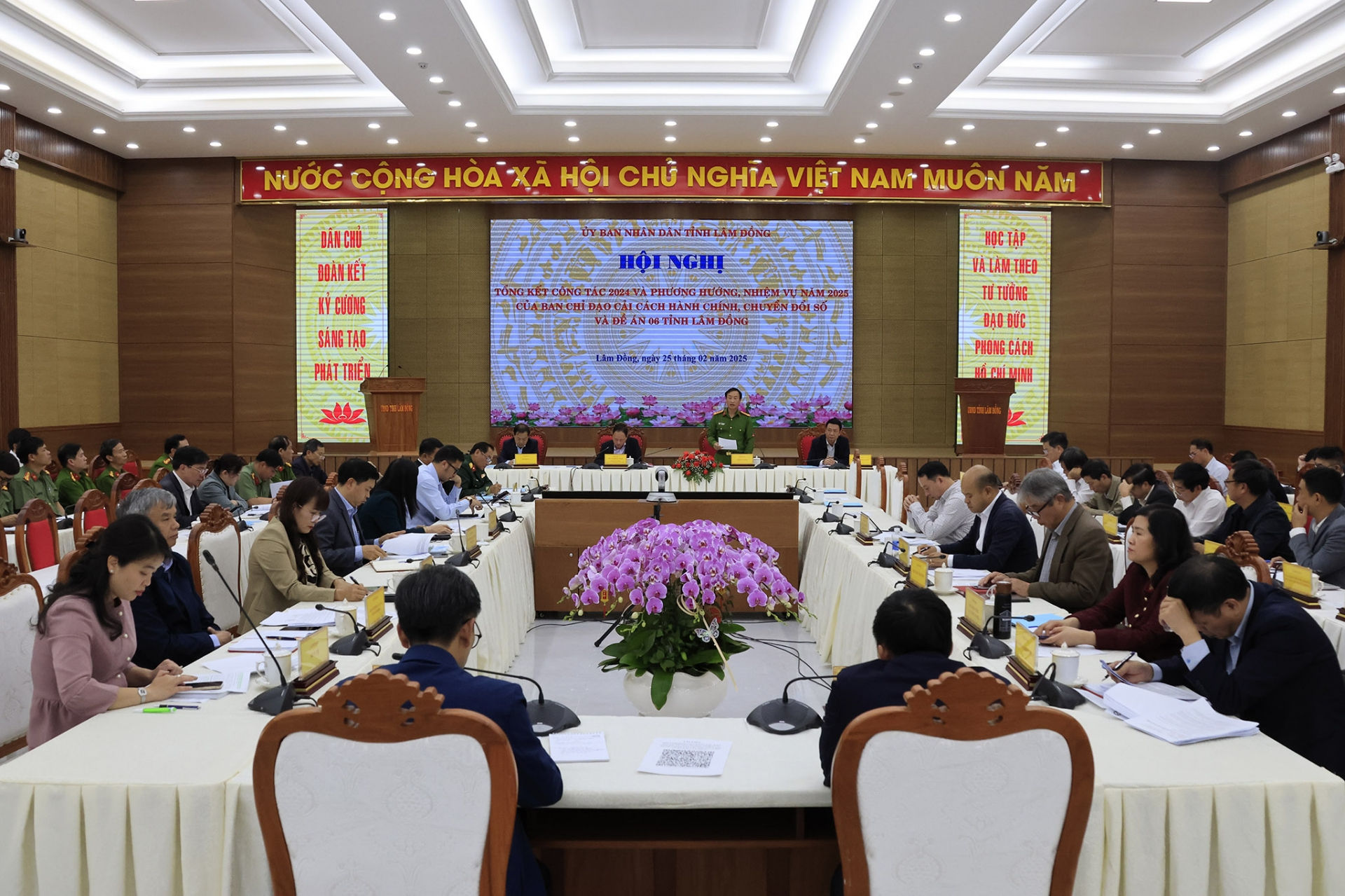 Quang cảnh hội nghị