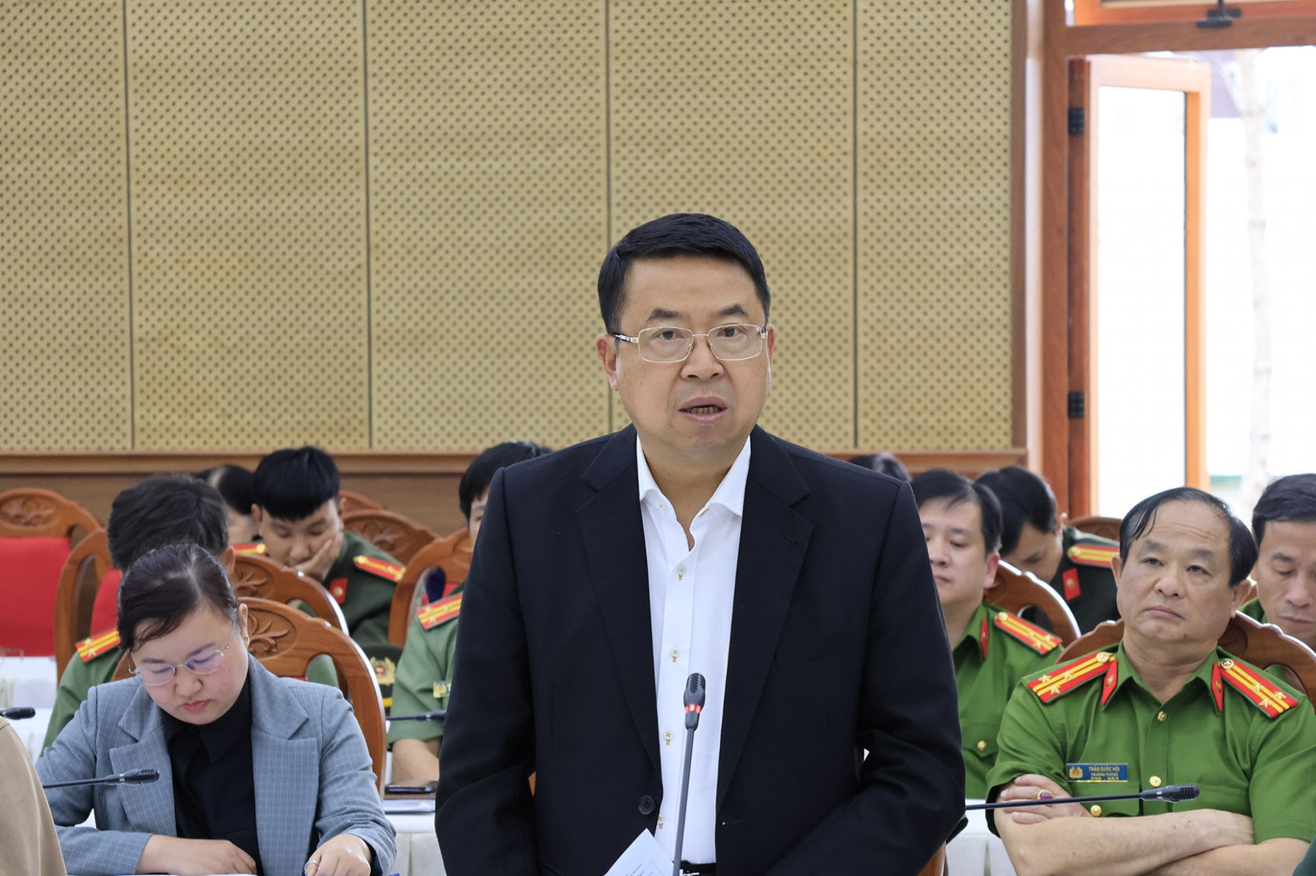 Đại biểu trình bày tham luận