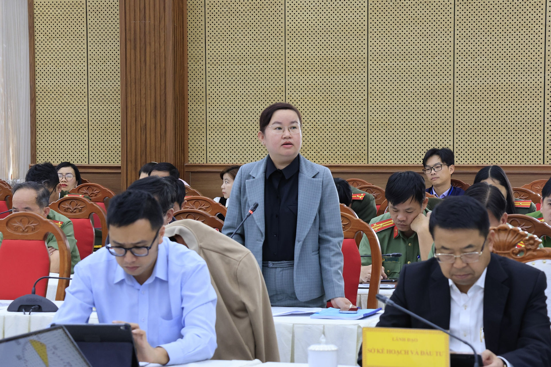 Đại biểu trình bày tham luận