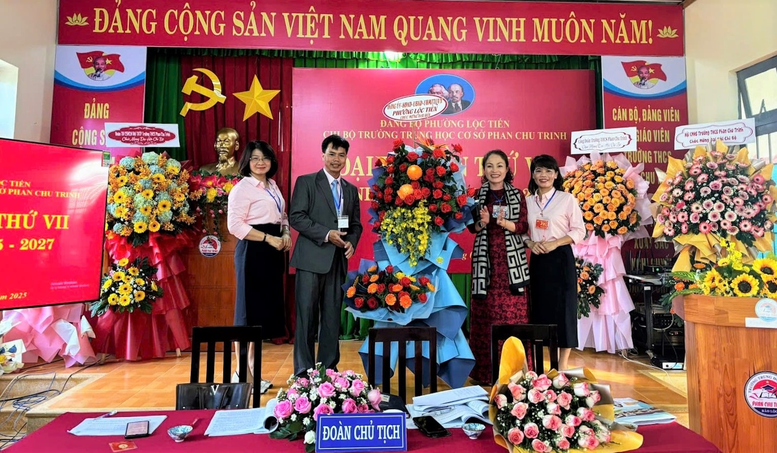 Công tác Đại hội tại các chi bộ trực thuộc các Đảng ủy cơ sở trên địa bàn TP Bảo Lộc được triển khai đảm bảo các quy trình, quy định của Đảng