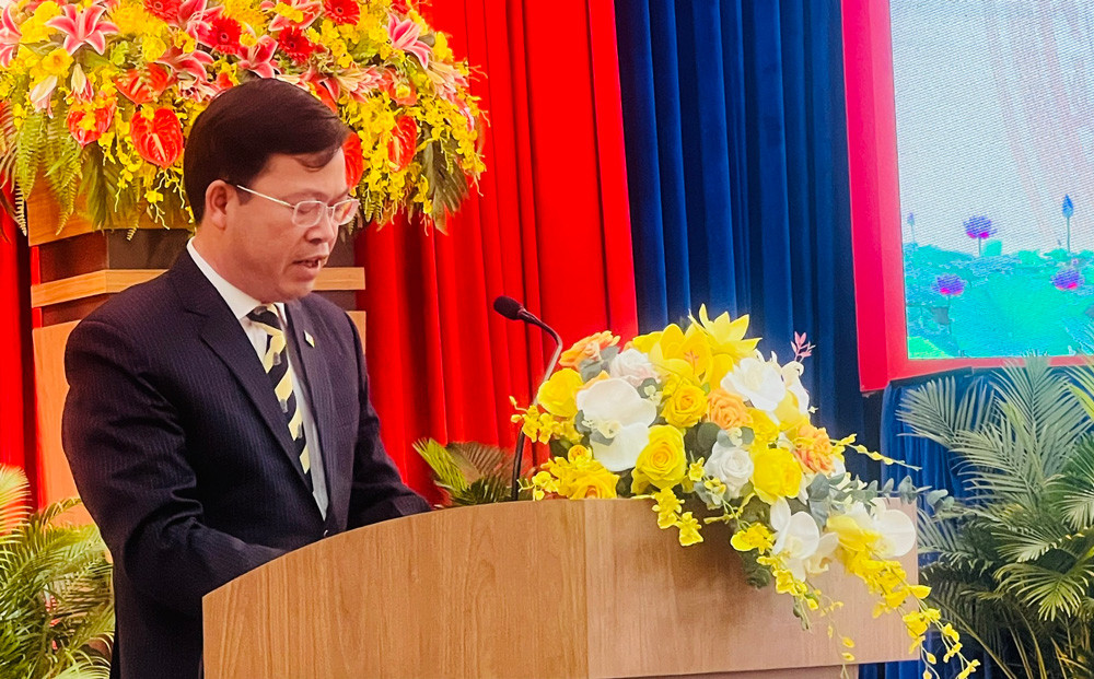 Đồng chí Nguyễn Văn Triêm – Trưởng phòng Nông nghiệp và Môi trường thành phố thay mặt các đồng chí nhận quyết định phát biểu