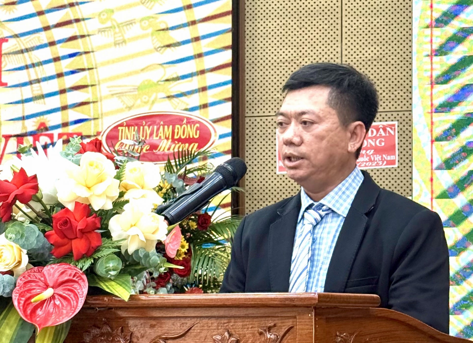đại diện thế hệ trẻ ngành Y tế, Bác sỹ Đỗ Văn Chiến -Trưởng khoa Bệnh phổi –Bệnh viện Đa khoa Lâm Đồng phát biểu