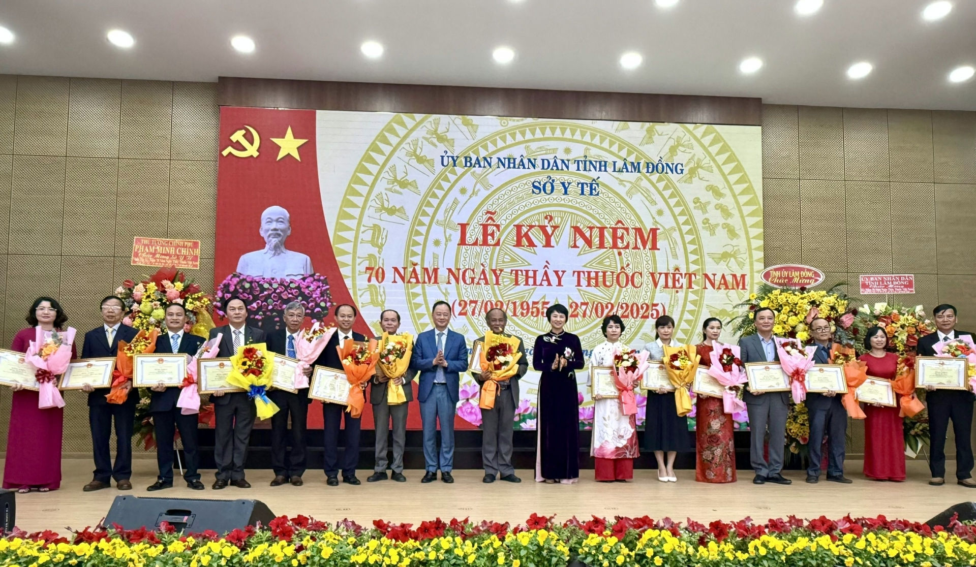 Lãnh đạo Tỉnh ủy và UBND tỉnh Bằng khen Chủ tịch UBND tỉnh Lâm Đồng (03 tập thể, 12 cá nhân)