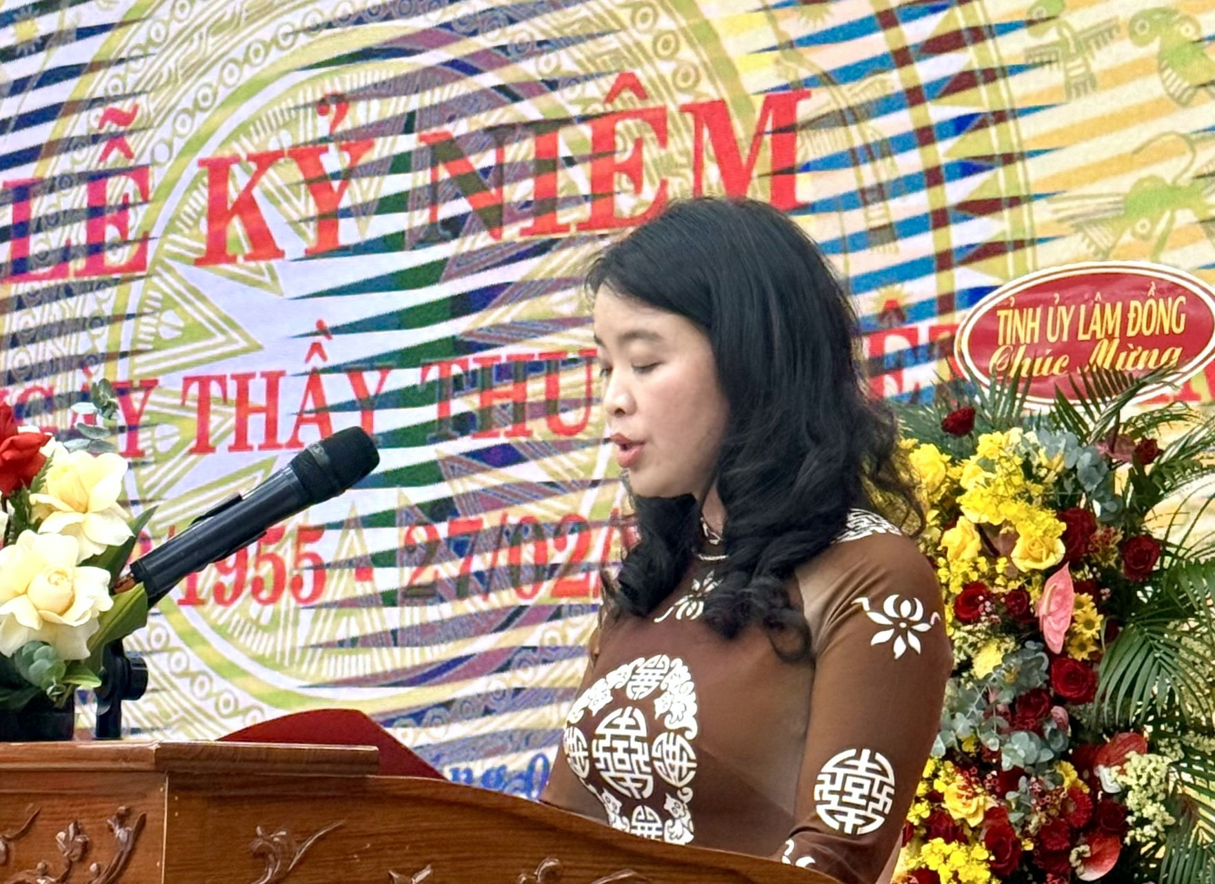 DSCKII Huỳnh Thị Phương Duyên -Giám đốc Sở Y tế Lâm Đồng phát Diễn văn kỷ niệm 70 năm Ngày Thầy thuốc Việt Nam