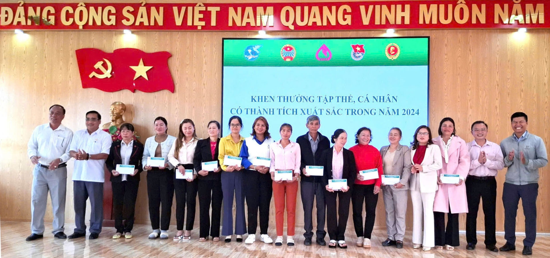 khen thưởng