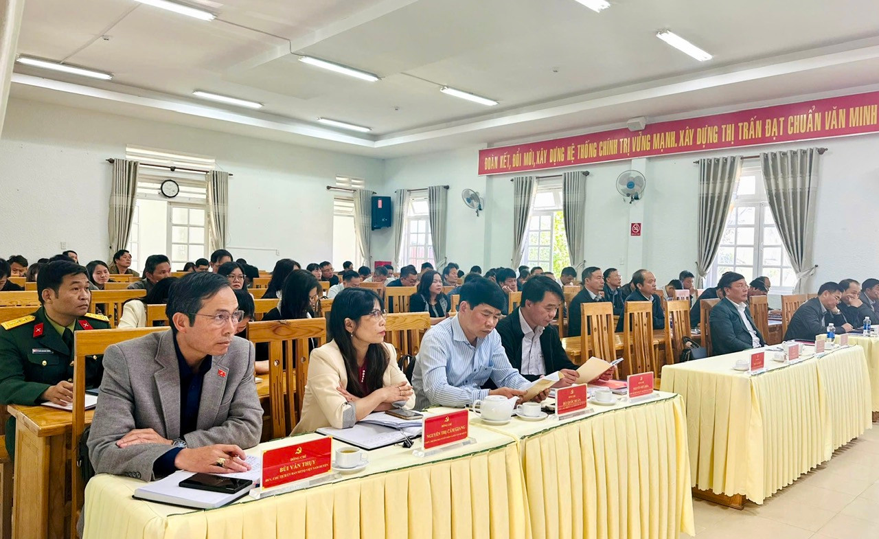 Các đại biểu tham dự tại điểm cầu của huyện