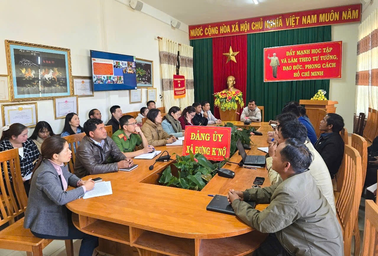 Điểm cầu các xã dự hội nghị quán triệt trực tuyến