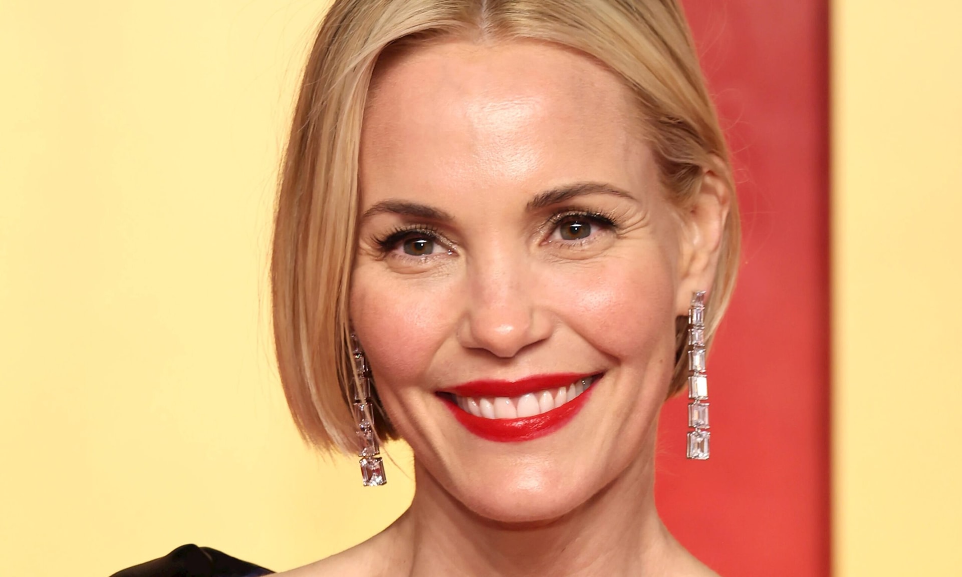 Leslie Bibb thủ vai Kate Bohr