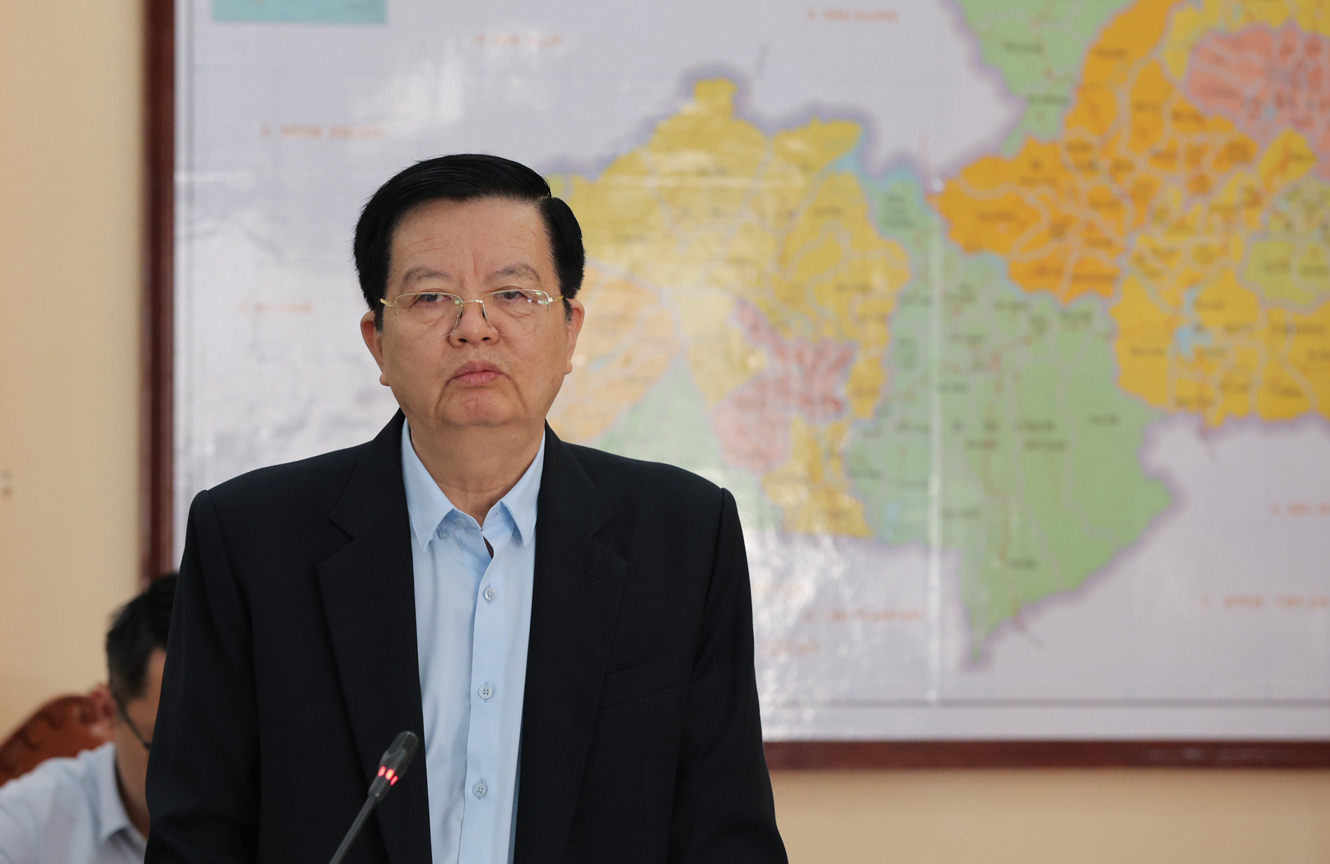 Đồng chí Mai Văn Chính - Uỷ viên Ban Chấp hành Trung ương Đảng, Phó Thủ tướng Chính phủ, Phó Đoàn kiểm tra phát biểu yêu cầu Tỉnh ủy Lâm Đồng tiếp tục làm tốt công tác chính trị tư tưởng, thực hiện tốt công tác tập trung dân chủ để quá trình triển khai các nghị quyết, chỉ thị quan trọng của Trung ương tạo sự đồng thuận cao