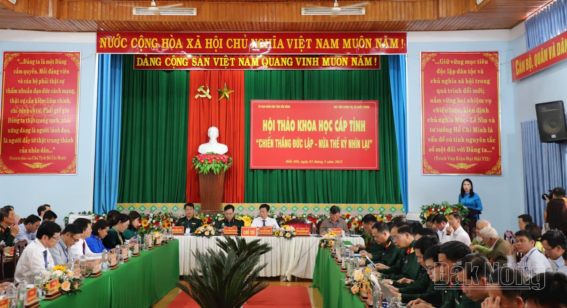 Hội thảo với sự tham gia của đông đảo cán bộ, lãnh đạo, chuyên gia, giáo viên, nhân chứng lịch sử