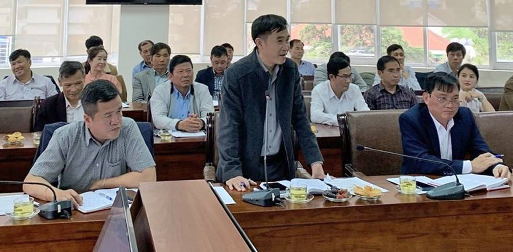 Lãnh đạo các đơn vị trực thuộc Sở Nông nghiệp và Môi trường phát biểu tại buổi làm việc