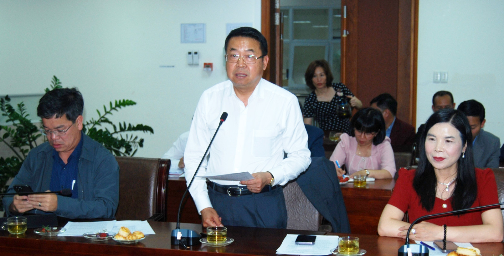 Ông Tôn Thiện San - Giám đốc Sở Tài chính phát buổi tại buổi làm việc