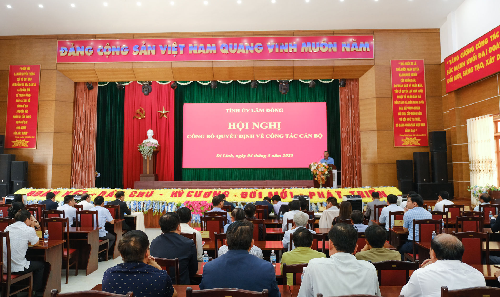 Quang cảnh Hội nghị