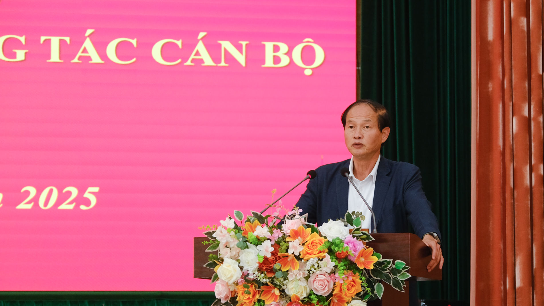 Đồng chí Nguyễn Trọng Ánh Đông - Ủy viên Ban Thường vụ, Trưởng Ban Tổ chức Tỉnh ủy công bố quyết định của Ban Thường vụ Tỉnh ủy về công tác cán bộ
