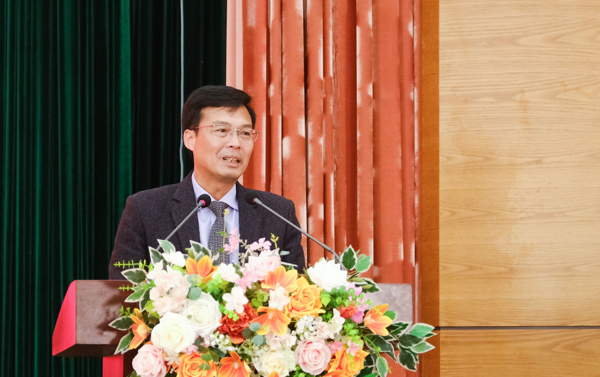 Đồng chí Đinh Văn Tuấn - Phó Chủ tịch UBND tỉnh phát biểu tại Hội nghị
