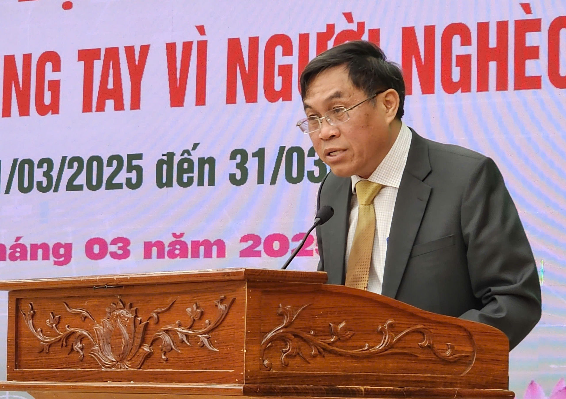 Phó Chủ tịch UBND tỉnh Lâm Đồng Võ Ngọc Hiệp - Trưởng ban đại diện Hội đồng quản trị Ngân hàng Chính sách xã hội tỉnh Lâm Đồng, phát biểu khai mạc Lễ phát động