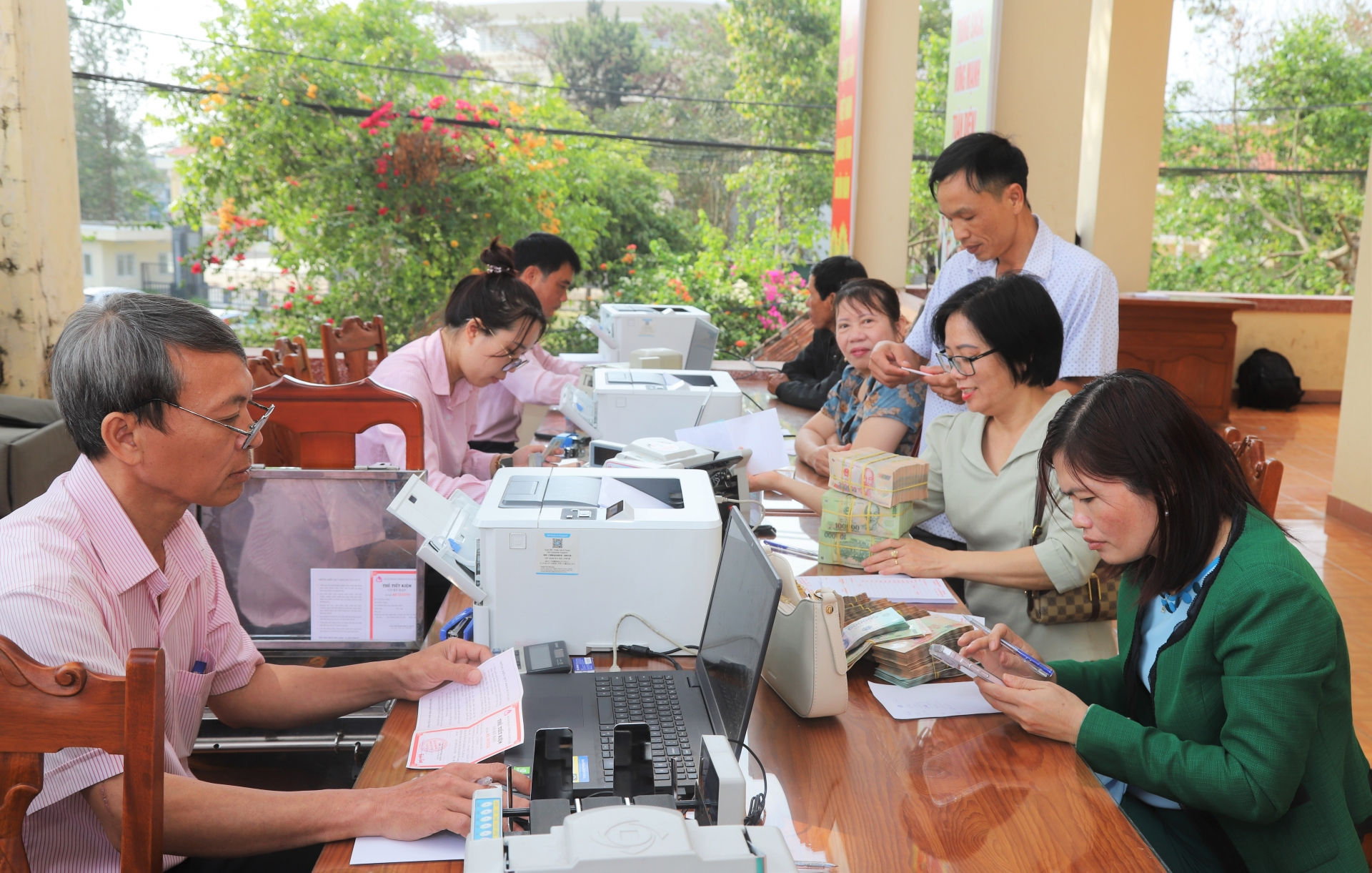 Các tổ chức và cá nhân trên địa bàn TP Bảo Lộc tham gia gửi tiết kiệm chung tay vì người nghèo