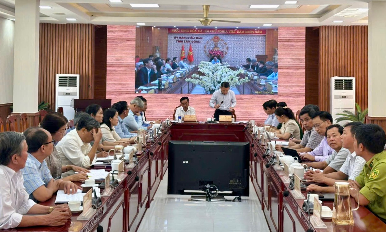 Lãnh đạo huyện Đạ Huoai báo cáo tình hình hoạt động 2 tháng đầu năm trong tâm thế huyện mới..