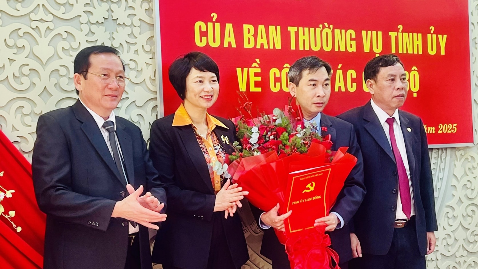 Lãnh đạo Tỉnh uỷ, Ban Nội chính Tỉnh uỷ chụp hình cùng đồng chí Vũ Tuấn Anh