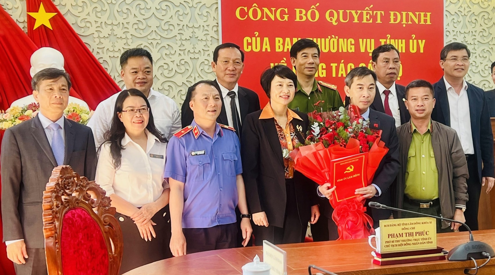 Lãnh đạo Khối Nội chính chụp hình lưu niệm và chúc mừng tân Trưởng Ban Nội chính Tỉnh ủy Lâm Đồng Vũ Tuấn Anh